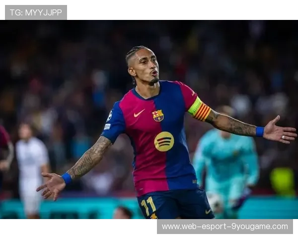 巴萨高位逼抢频频奏效,拉菲尼亚爆射稍偏 巴萨高位逼抢频频奏效,拉菲尼亚爆射稍偏